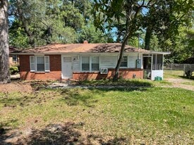817 W Marion St in Florence, SC - Building Photo