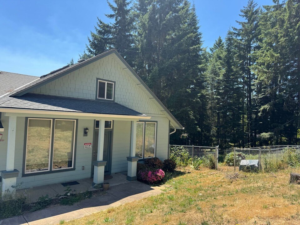 95620 London Rd in Cottage Grove, OR - Building Photo