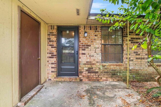 1382 Fairchild St in Pensacola, FL - Building Photo - Building Photo