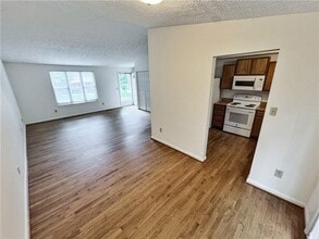 100 Roswell Farms Ct in Roswell, GA - Building Photo - Building Photo