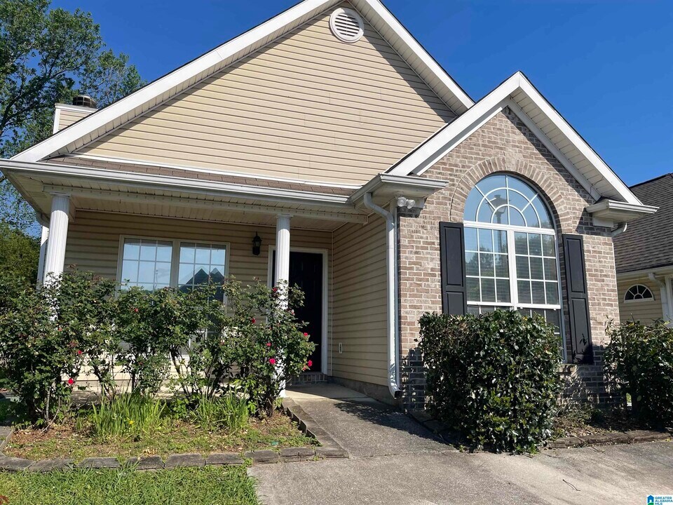 196 Hidden Creek Pkwy in Pelham, AL - Building Photo