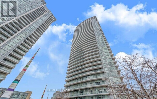 70-2870 Forest Manor Rd in Toronto, ON - Building Photo - Building Photo
