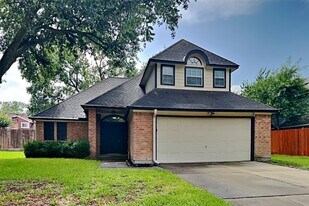 9903 Jockey Club Dr in Houston, TX - Building Photo