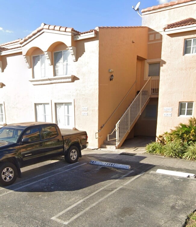 12539 NW 11th Way, Unit 107 in Miami, FL - Building Photo - Building Photo