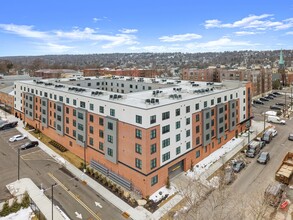 416 Highland Ave in Orange, NJ - Foto de edificio - Building Photo