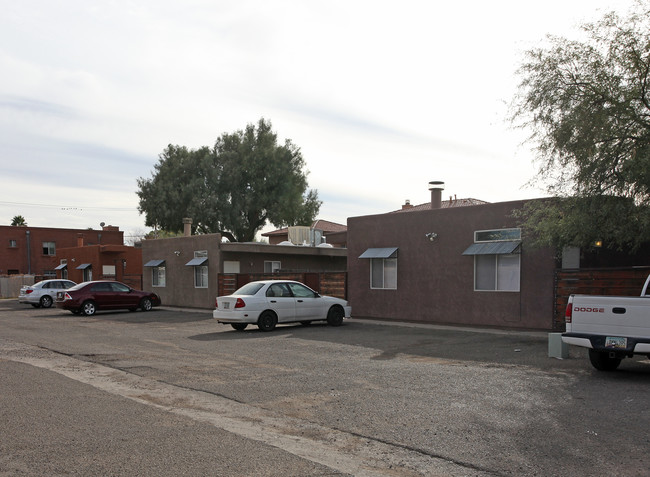 3055-3085 E Allen Rd in Tucson, AZ - Building Photo - Building Photo