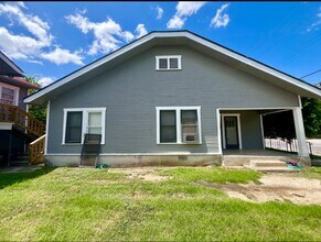 2907 N Elmendorf St in San Antonio, TX - Building Photo - Building Photo