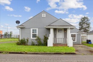 704 SW 16th Ave in Albany, OR - Building Photo