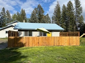 403 Carr Creek Rd in Sandpoint, ID - Building Photo - Building Photo