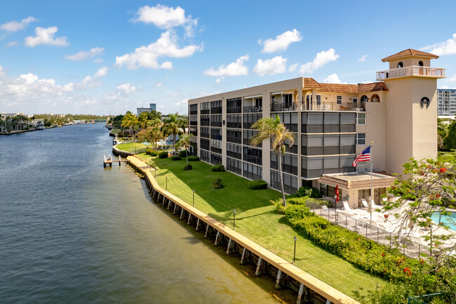 Torremar Condominium in Deerfield Beach, FL - Building Photo - Building Photo