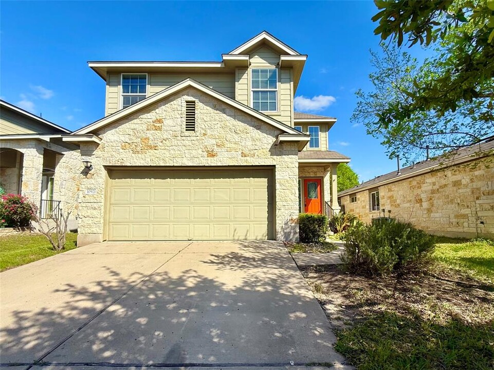 10921 Worn Sole Dr in Austin, TX - Building Photo