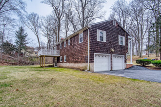 30 Walnut Ln in Northford, CT - Building Photo - Building Photo