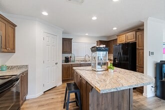 Paradise Village in Jacksonville, FL - Building Photo - Building Photo