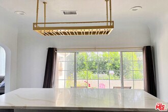 1245 N Orchard Dr in Burbank, CA - Building Photo - Building Photo