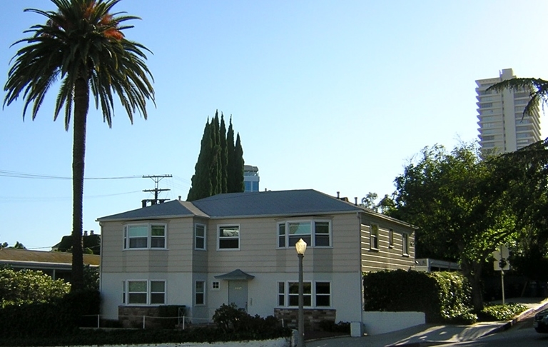 1115 N Doheny Dr in West Hollywood, CA - Building Photo