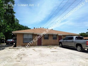 703 W Summit Ave., Unit 2 in San Antonio, TX - Building Photo - Building Photo