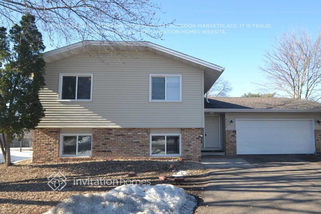 8239 Hampshire Ct N in Minneapolis, MN - Building Photo