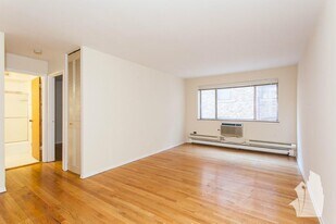 665 W Wrightwood, Unit 305 in Chicago, IL - Building Photo