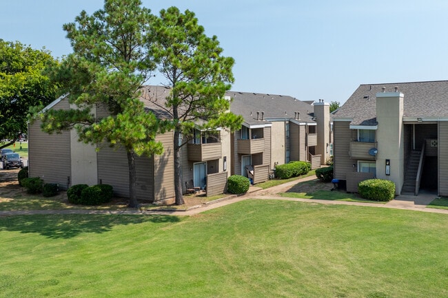 Bristol Park Apartments in Tulsa, OK - Foto de edificio - Primary Photo