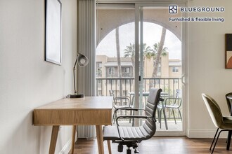 5710 Crescent Park E, Unit FL3-ID991 in Los Angeles, CA - Building Photo - Building Photo