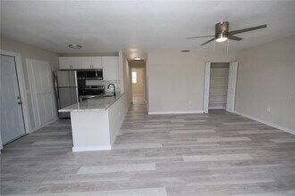 671 Allegheny Dr in Sun City Center, FL - Building Photo - Building Photo