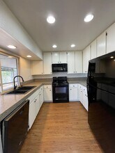 13056 C. de los Ninos in San Diego, CA - Building Photo - Building Photo