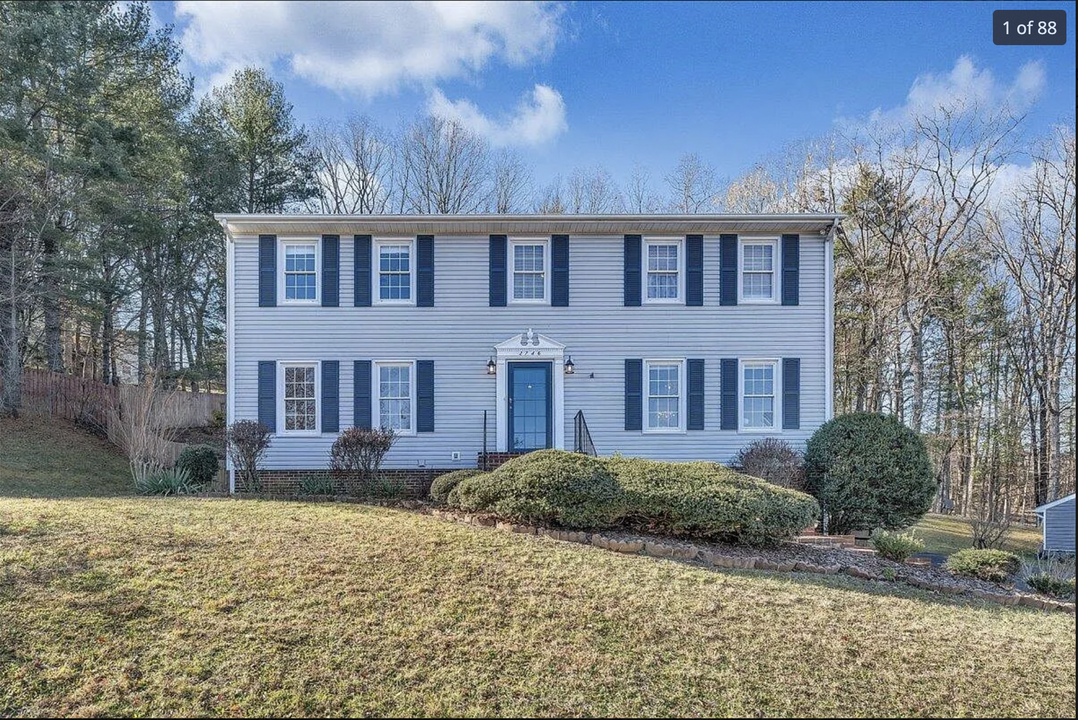 2746 Bobwhite Dr in Cave Spring, VA - Building Photo