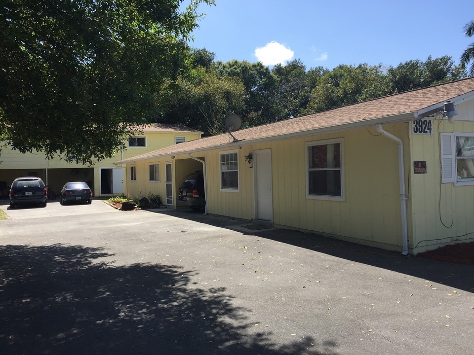 3920-3924 Woodside Ave in Ft. Myers, FL - Building Photo