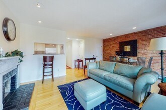 120 W Concord St, Unit 2 in Boston, MA - Building Photo - Building Photo