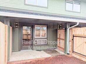 8300 SE Flavel St in Portland, OR - Building Photo - Building Photo