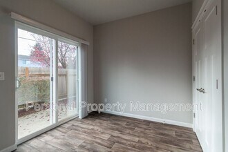 12600 NE 49th St in Vancouver, WA - Building Photo - Building Photo