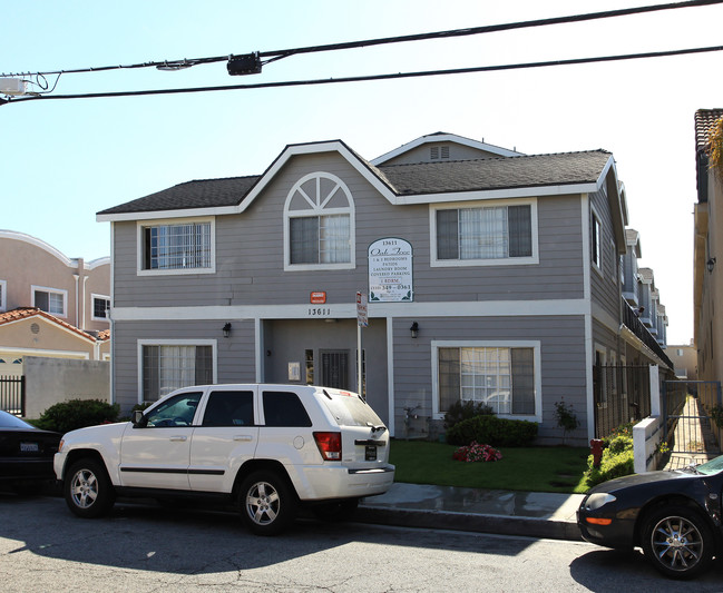 OAK TREE in Hawthorne, CA - Building Photo - Building Photo