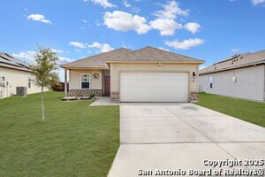 7515 Homewood Ln in Elmendorf, TX - Building Photo
