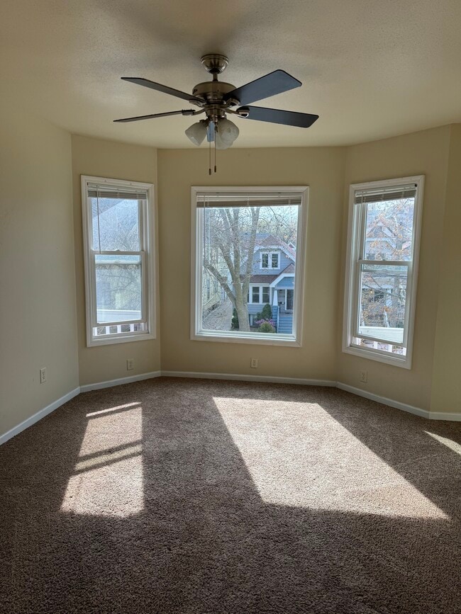 2108 N 1st St, Unit Upper unit