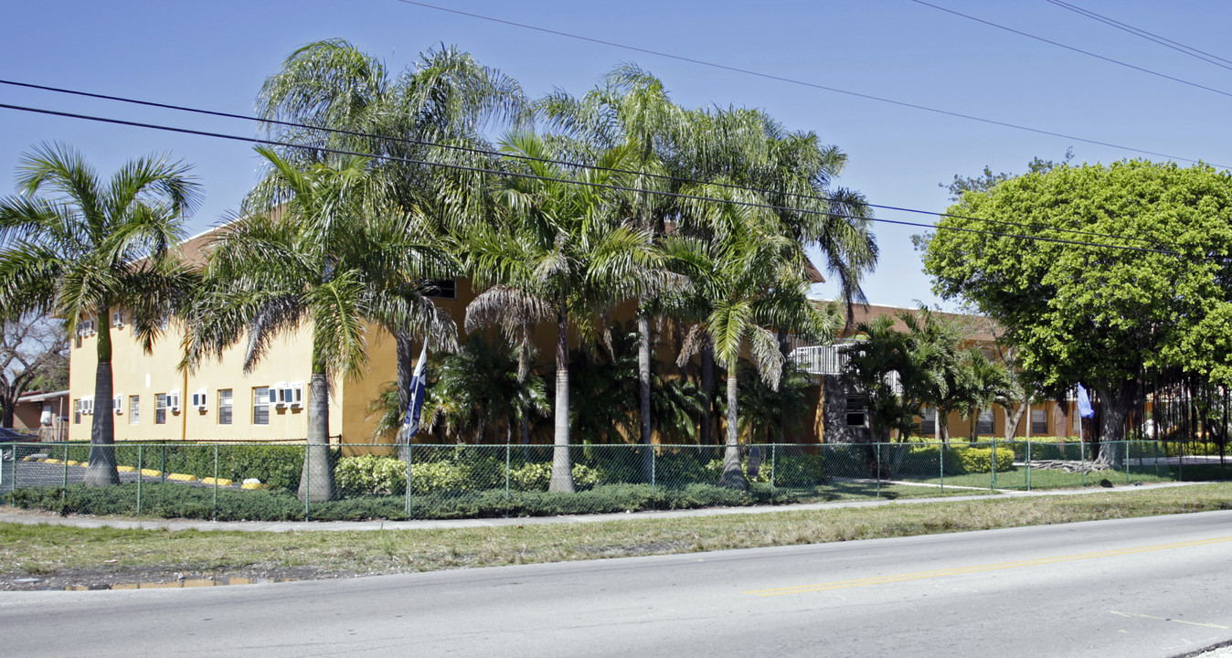 Homestead Village Apartments in Homestead, FL - Building Photo