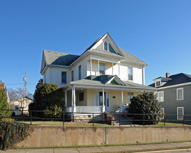 407 Edgeworth St in Greensboro, NC - Foto de edificio - Building Photo