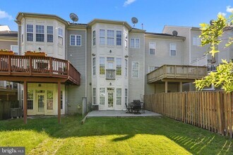 43768 Lees Mill Square in Leesburg, VA - Foto de edificio - Building Photo
