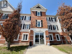 90 Aspen Springs Dr in Bowmanville, ON - Building Photo