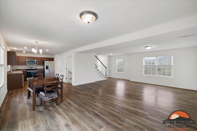 property at 186 Redwood Dr