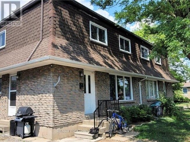 100 Endicott Terrace in Welland, ON - Building Photo - Building Photo