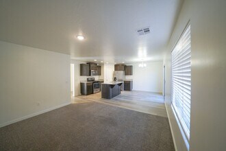 3243 S Fossil Hls Dr in Saint George, UT - Building Photo - Building Photo