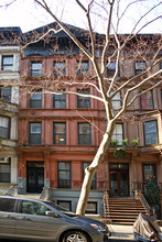 136 W 73rd St in New York, NY - Building Photo - Building Photo