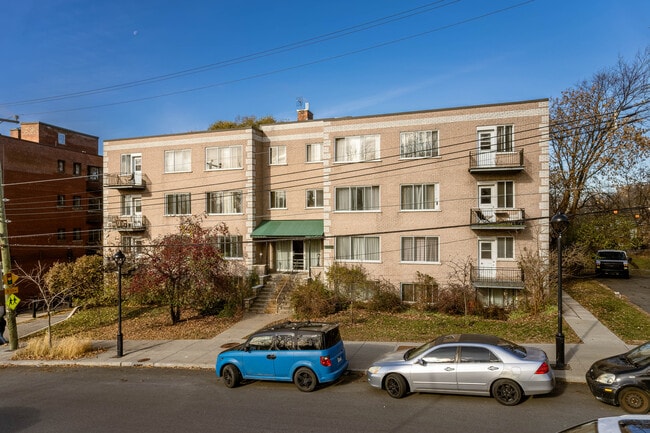 5005 De La Côte-Saint-Luc Ch in Montréal, QC - Building Photo - Building Photo