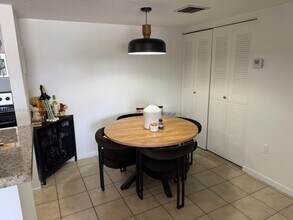 7180 NW 179th St in Hialeah, FL - Building Photo - Building Photo