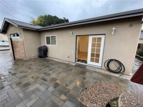 215 E 2nd St in San Dimas, CA - Foto de edificio - Building Photo