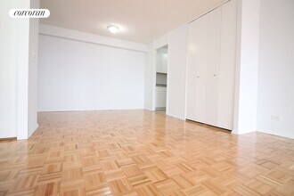 401 2nd Ave in New York, NY - Building Photo - Building Photo