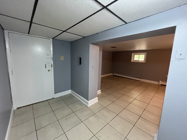 33 W 29th St, Unit A basement in Bayonne, NJ - Building Photo - Building Photo