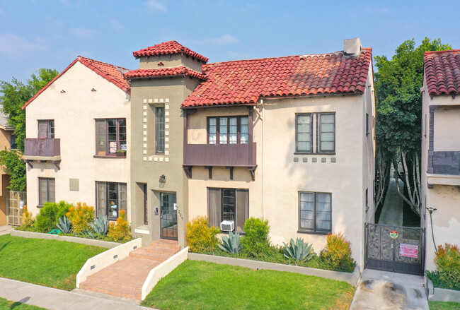 7223-7229 Willoughby in Los Angeles, CA - Foto de edificio - Building Photo
