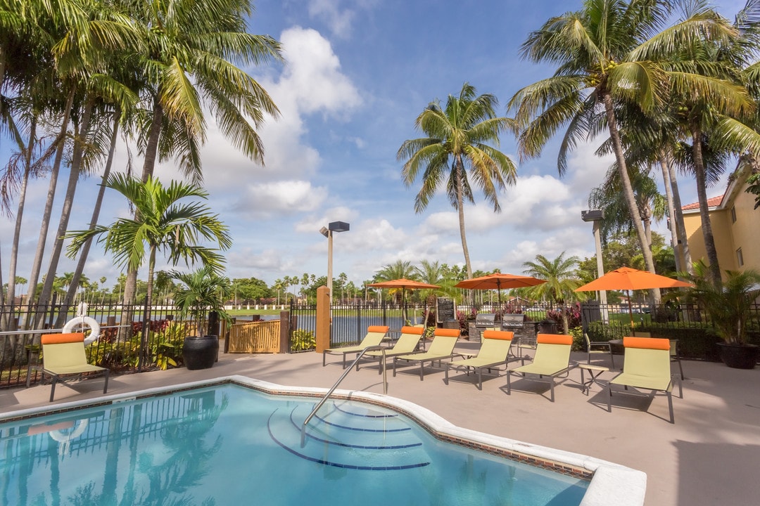 Lakeridge at the Moors in Hialeah, FL - Foto de edificio