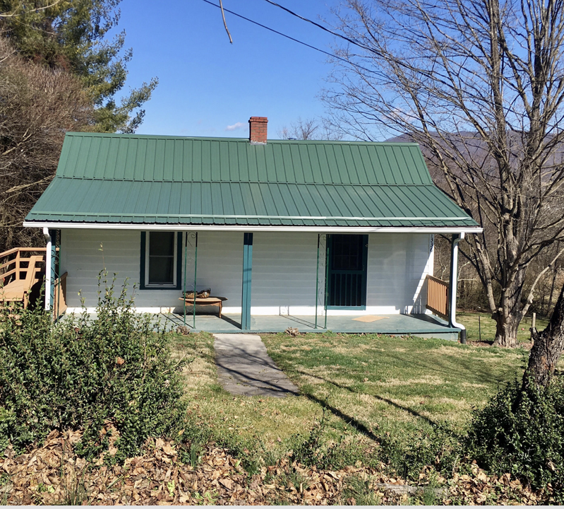 1336 Jennelle Rd in Blacksburg, VA - Building Photo